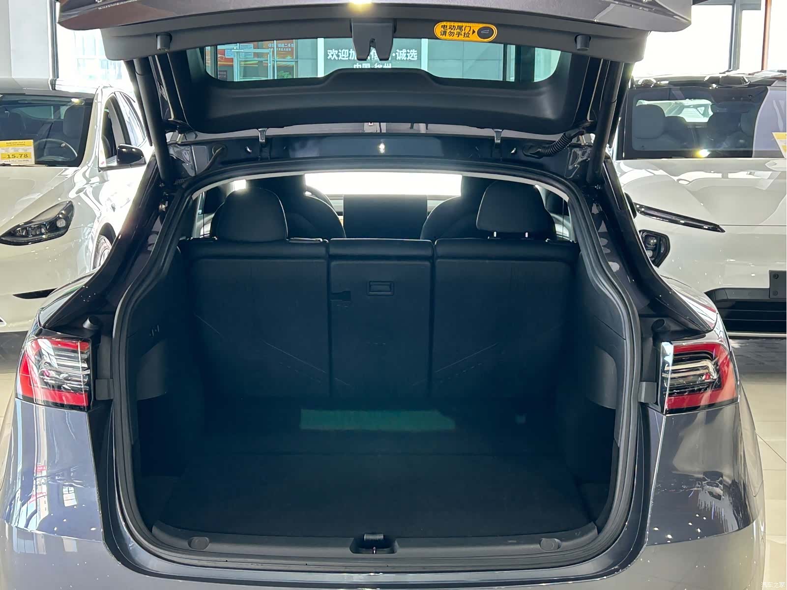 Tesla Model Y, 2022 21