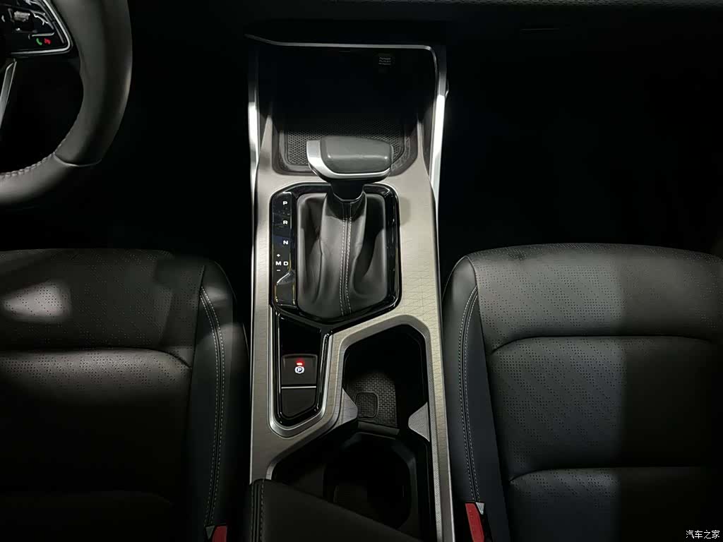 Geely Emgrand, 2022 13