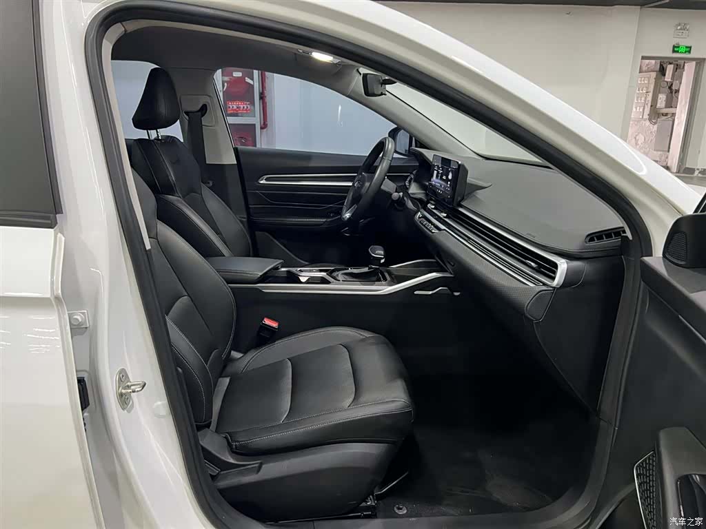 Geely Emgrand, 2022 16