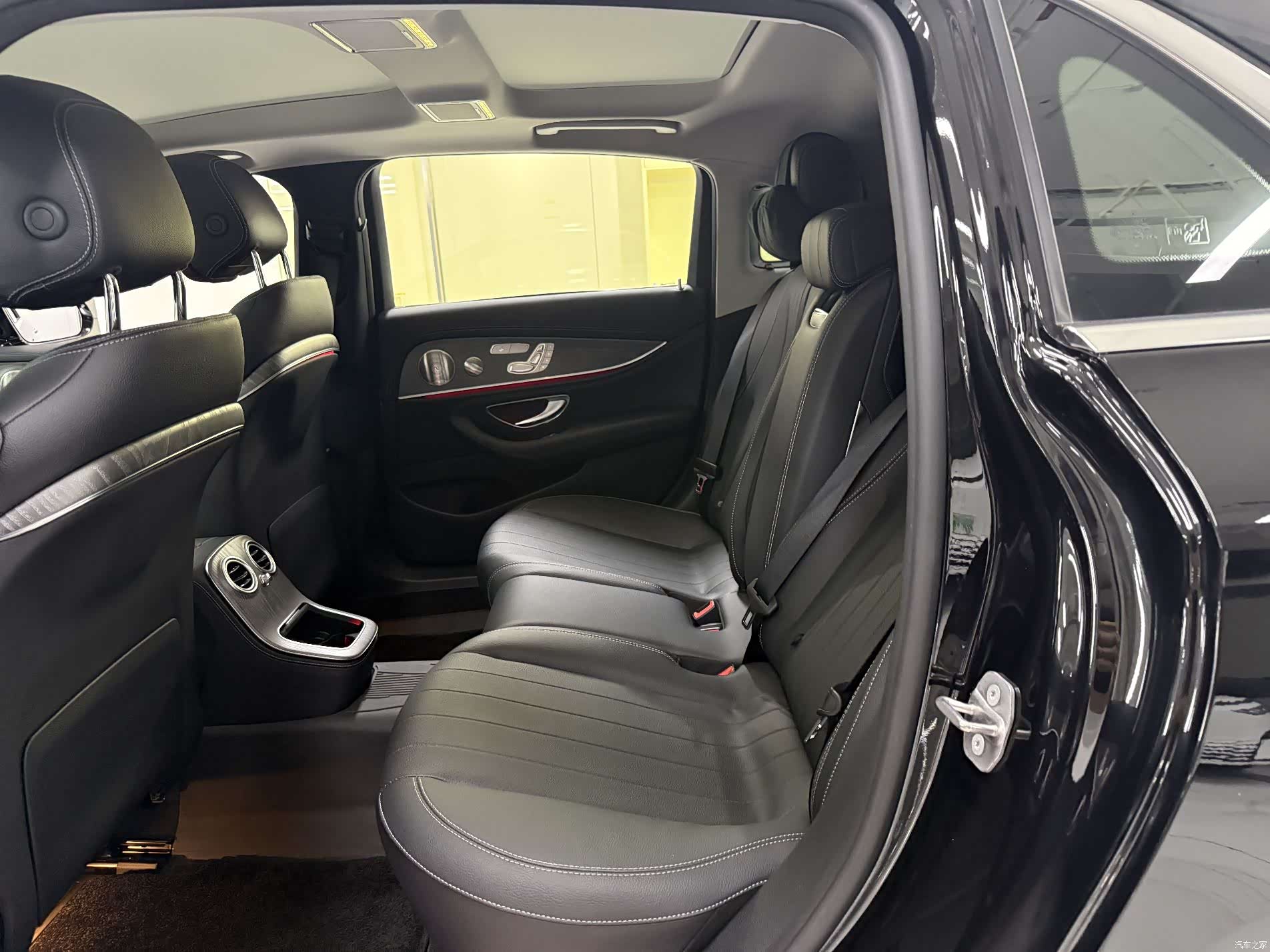 Mercedes-Benz E-Class, 2023 14