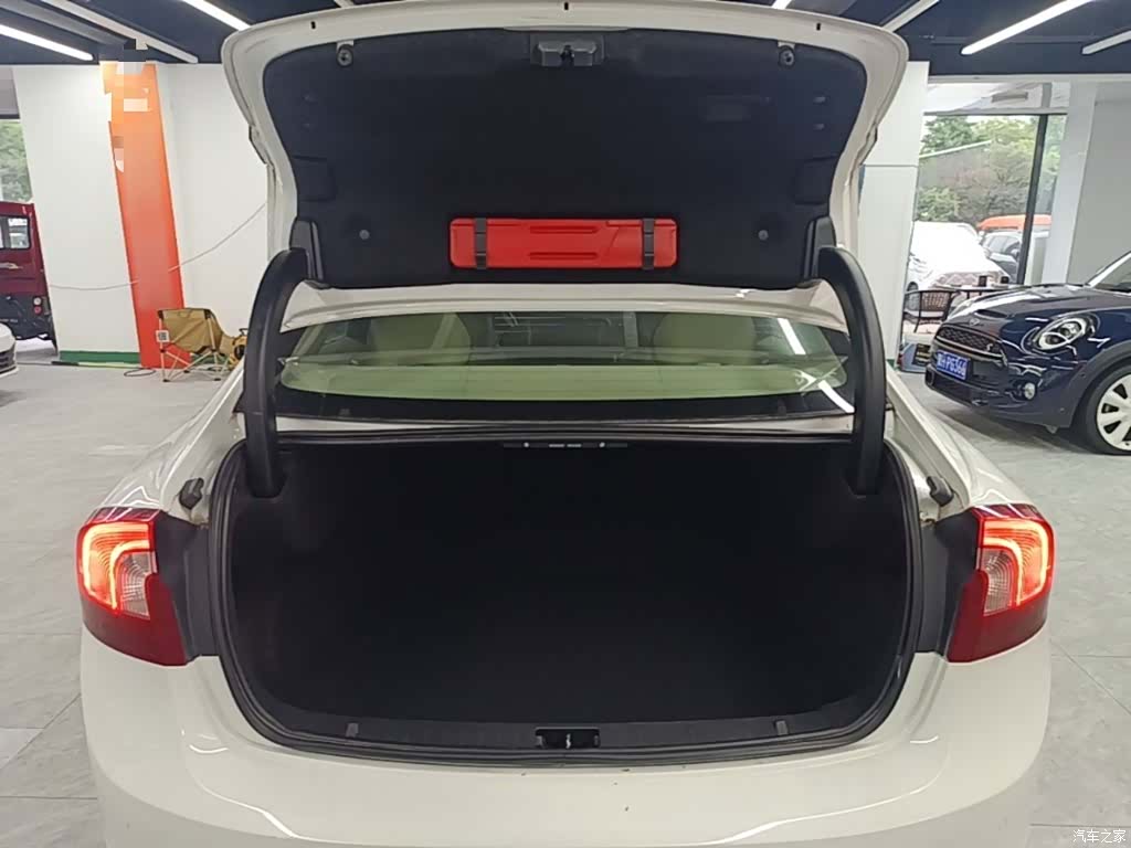 Volvo S60, 2014 19