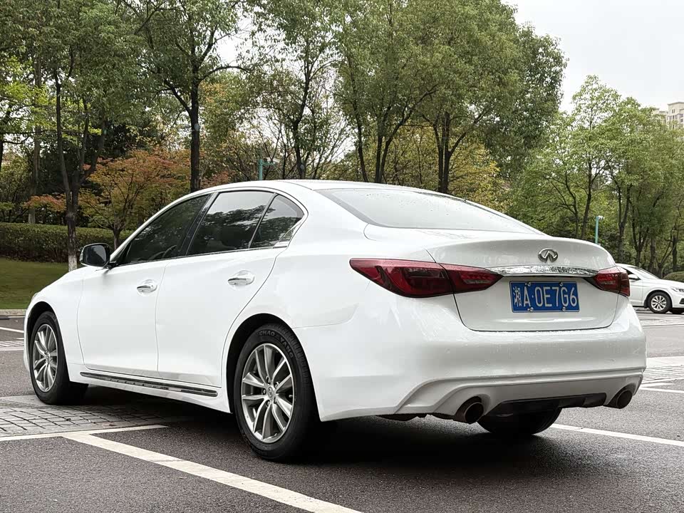 Infiniti Q50L