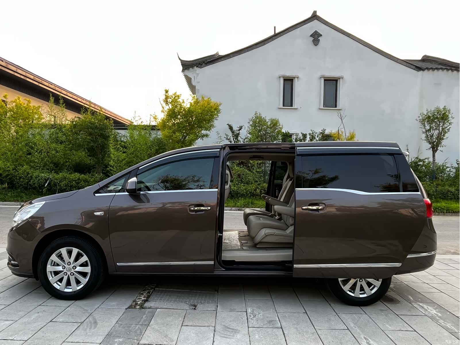 Buick GL8, 2017 16