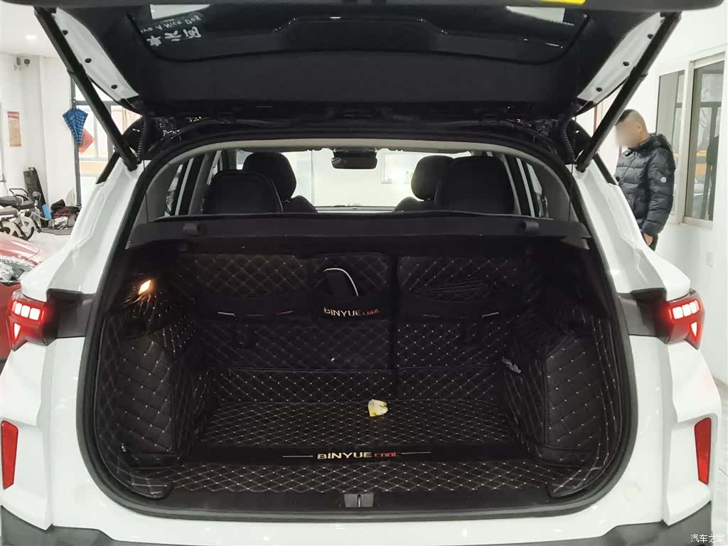 Geely Coolray, 2023 15