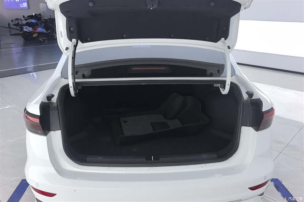 Geely Emgrand, 2024 4