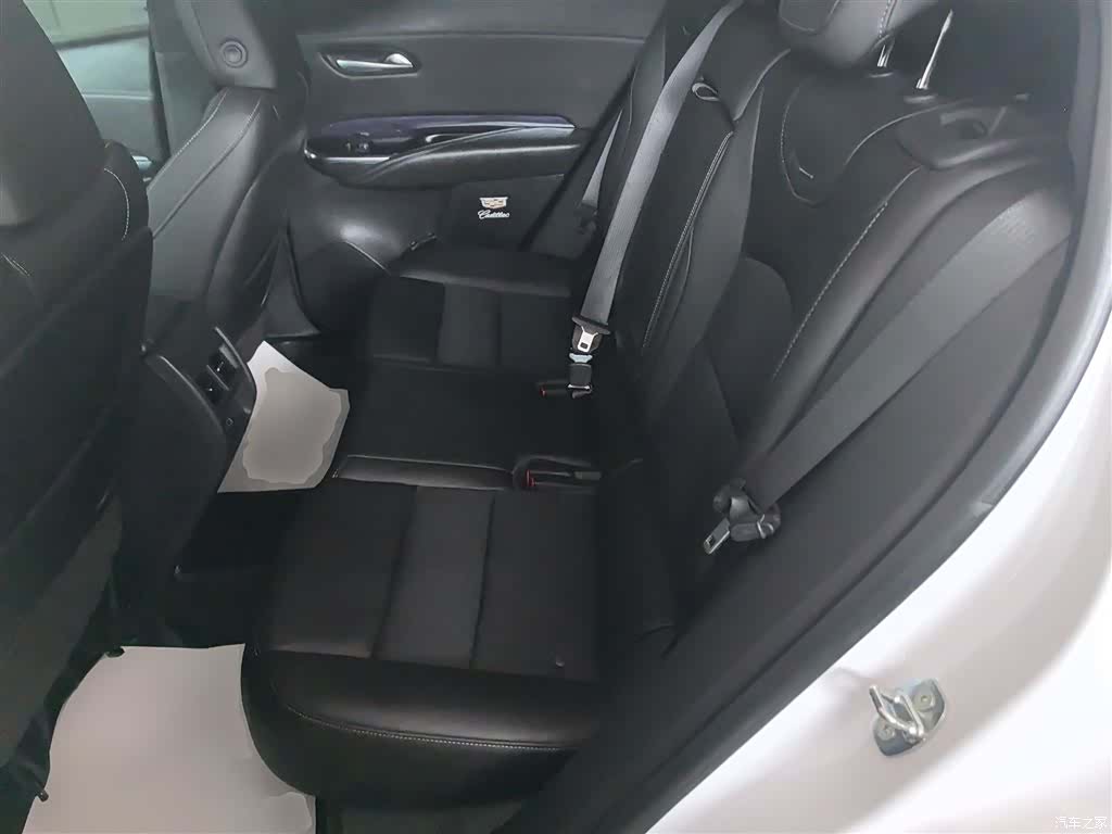 Cadillac XT4, 2022 13