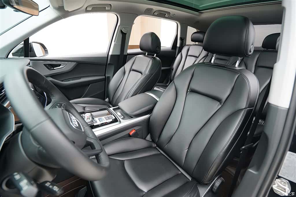 Audi Q7, 2023 4