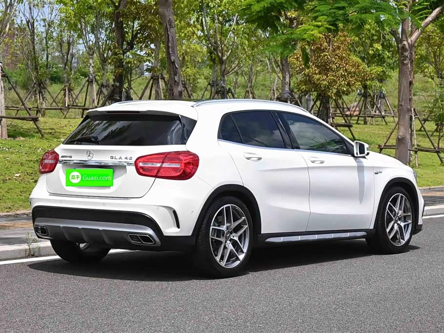 Mercedes-Benz GLA AMG Mercedes-Benz GLA AMG