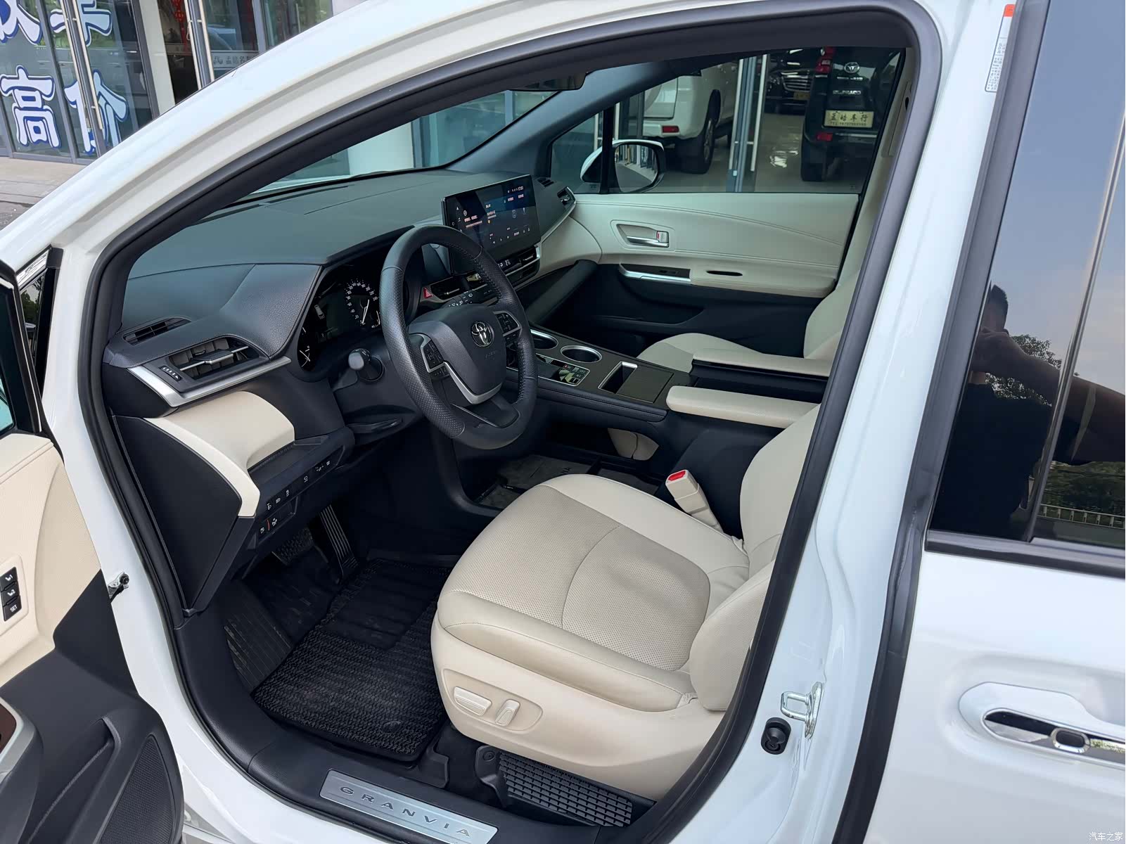 Toyota Granvia, 2023 7