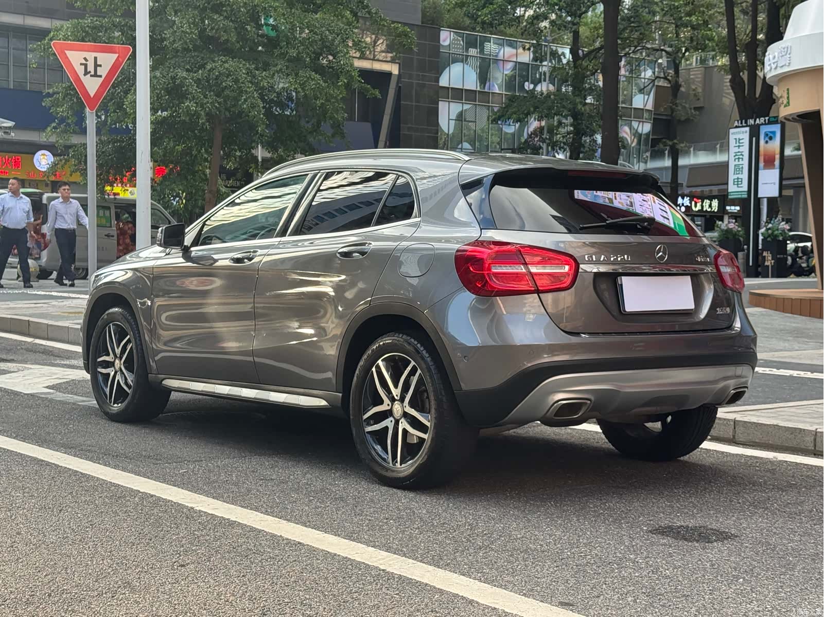 Mercedes-Benz GLA, 2016 10