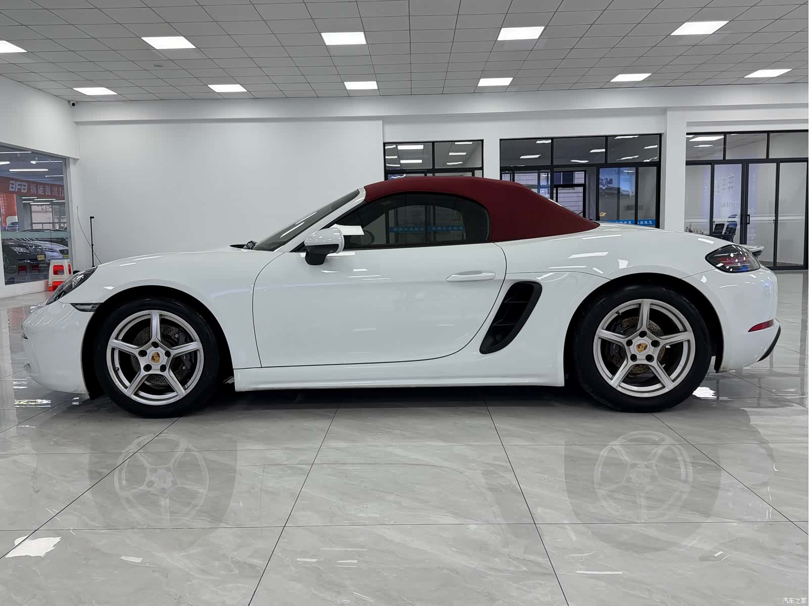 Porsche Boxster, 2023 4