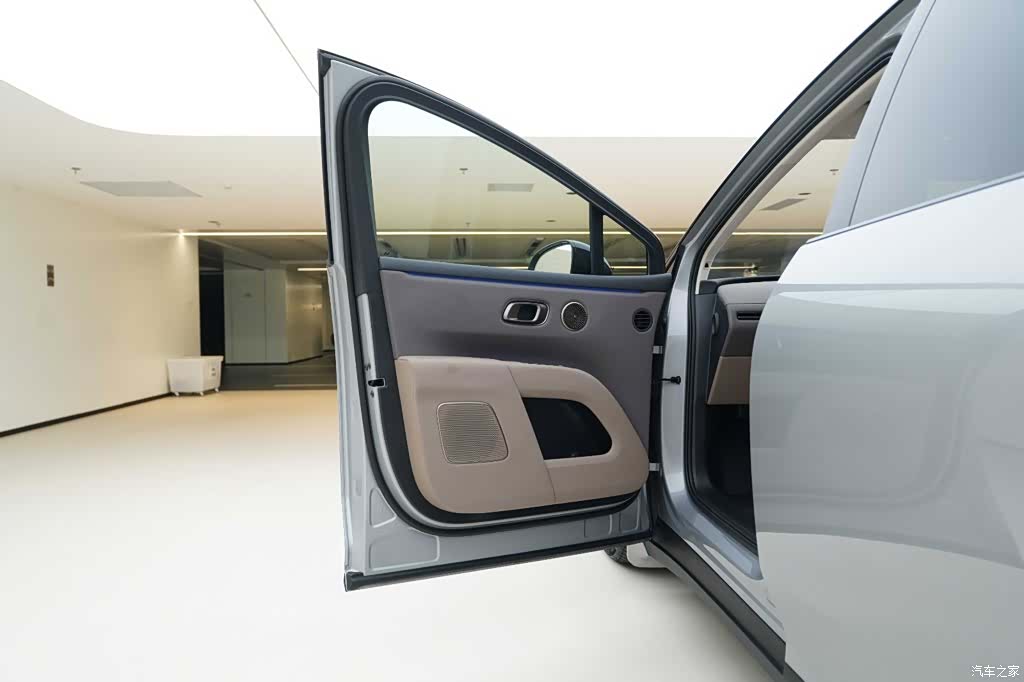 Li Auto i8, 2026 16