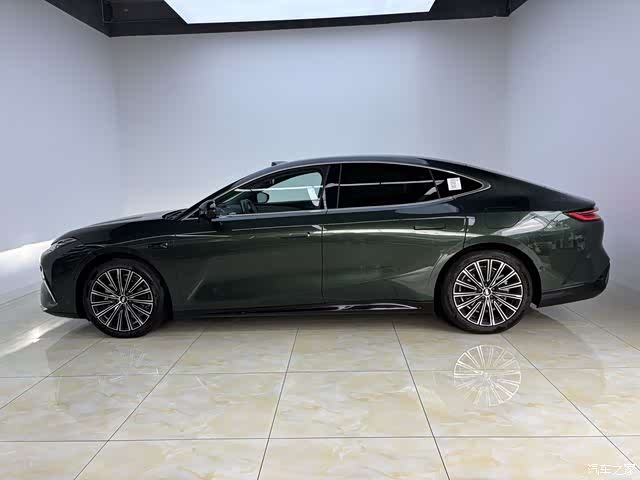 Geely 8, 2025 9