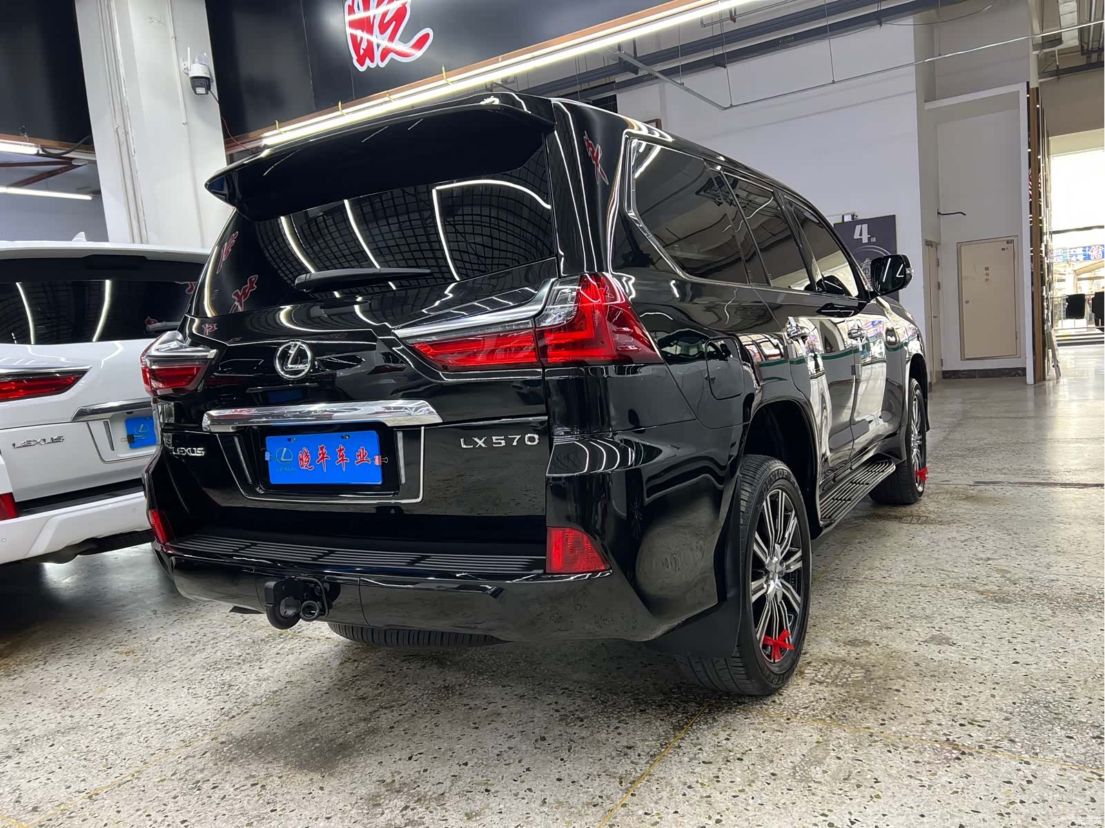 Lexus LX, 2017 4