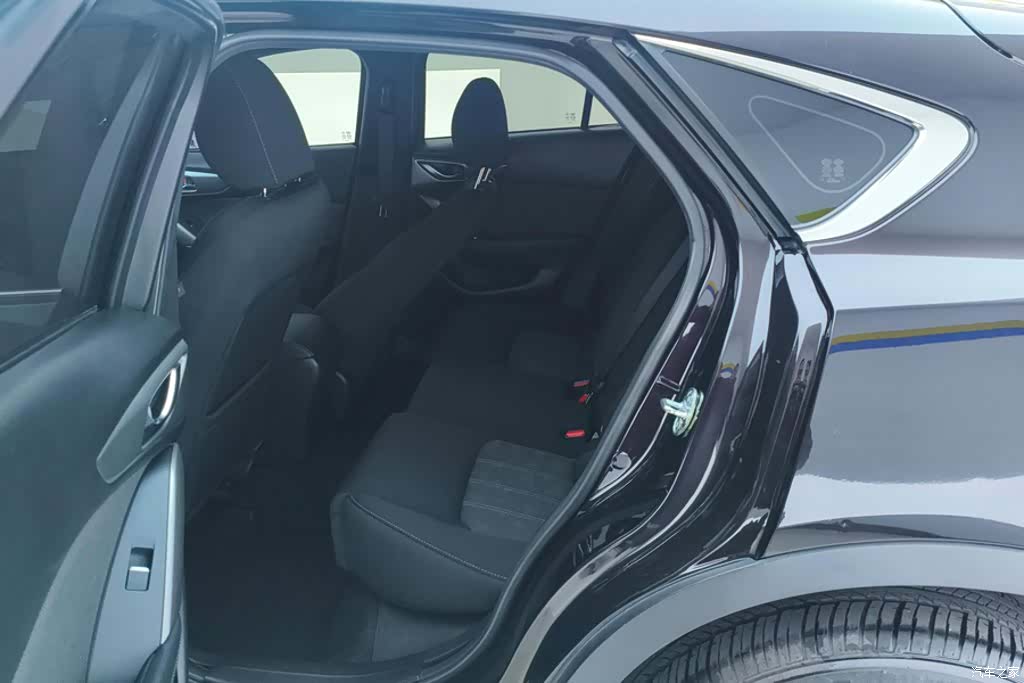 Mazda CX-4, 2019 11