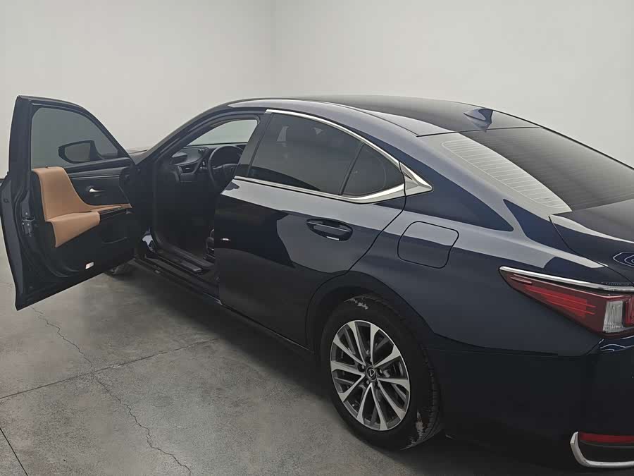 Lexus ES 2023, фото 3