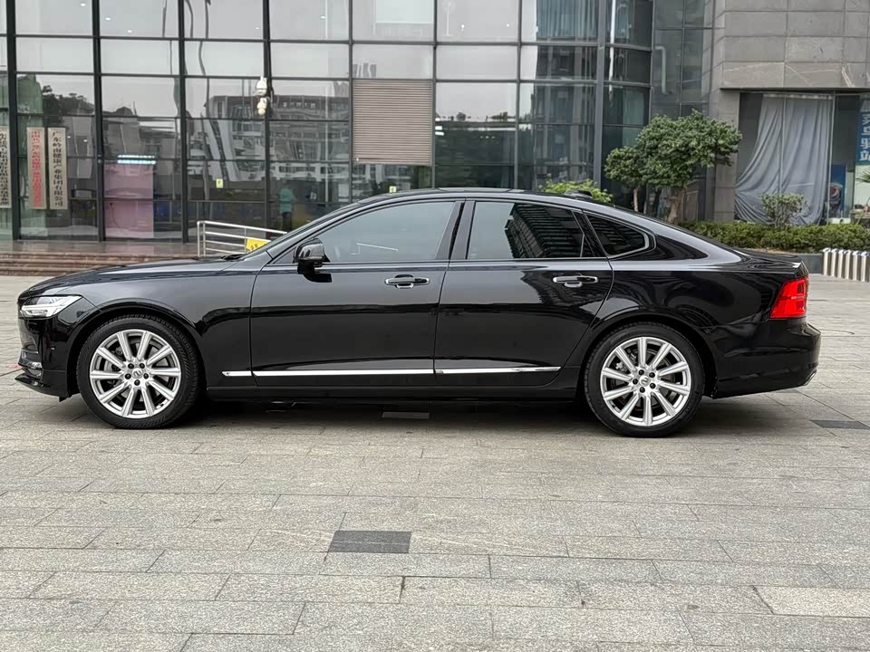 Volvo S90