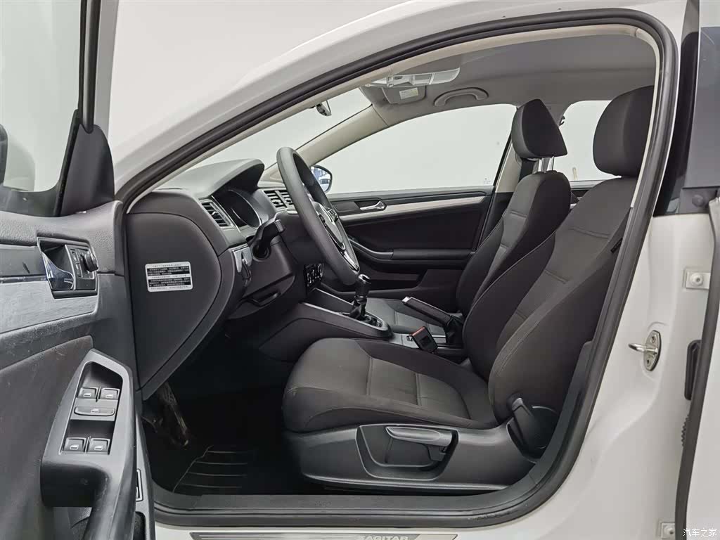 Volkswagen Sagitar, 2016 10