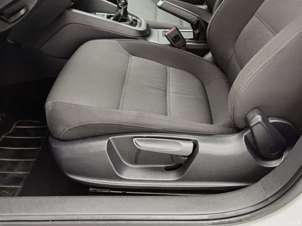 Volkswagen Sagitar, 2016 20