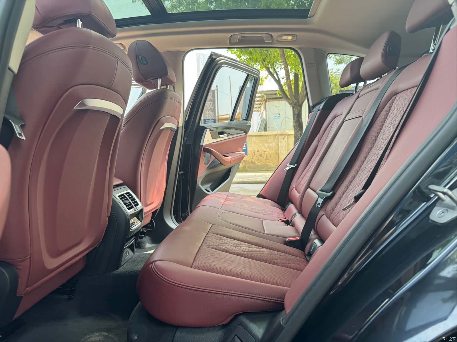 BMW iX3, 2024 11
