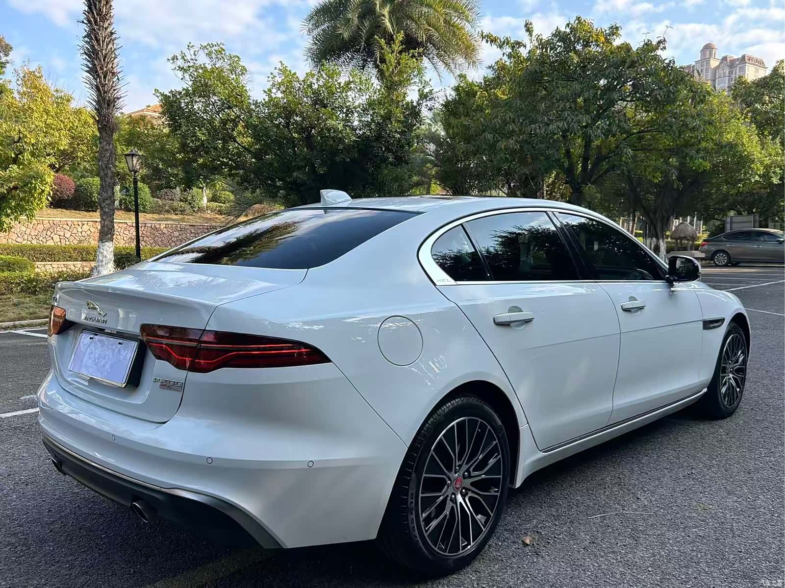 Land Rover XEL, 2021 9