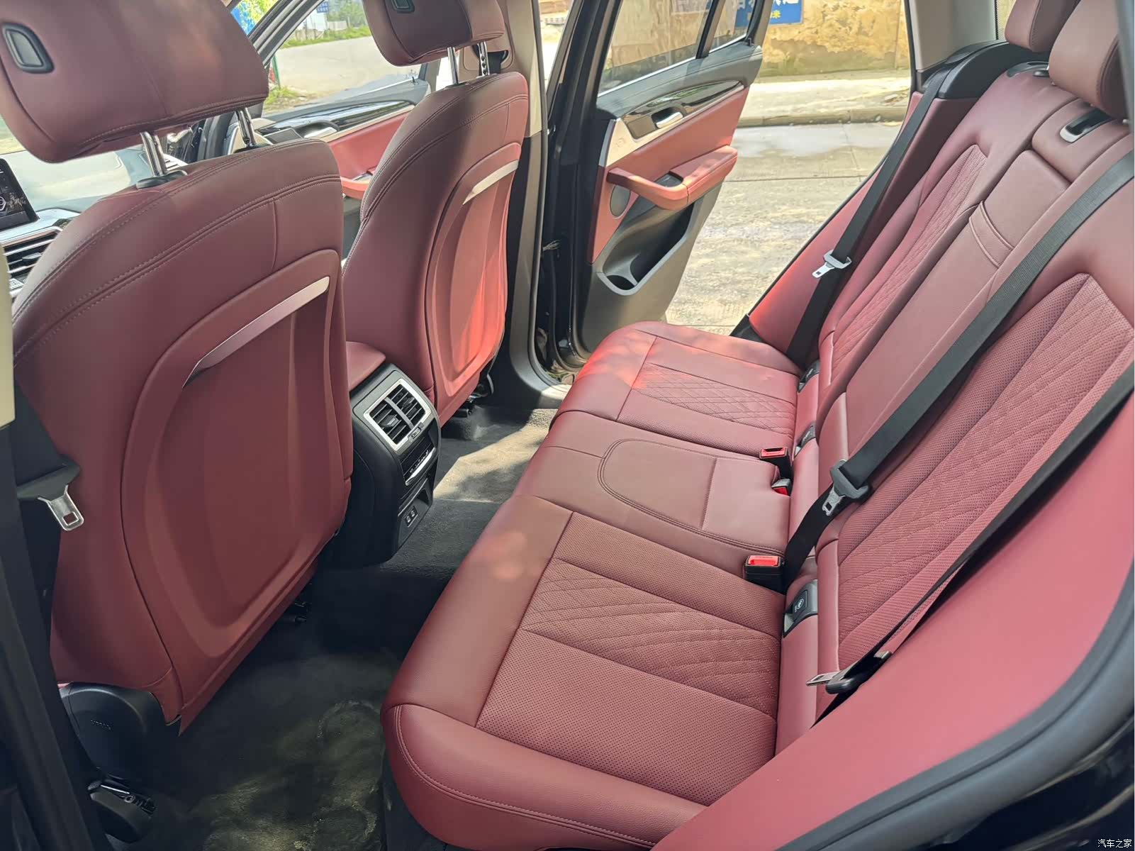 BMW iX3, 2024 все фото