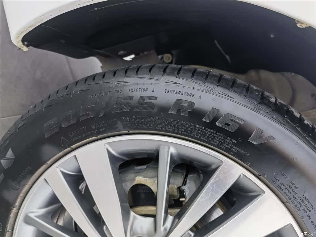 Geely Emgrand, 2018 24