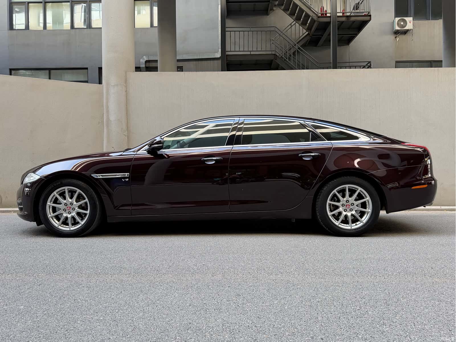 Jaguar XJ, 2015 3