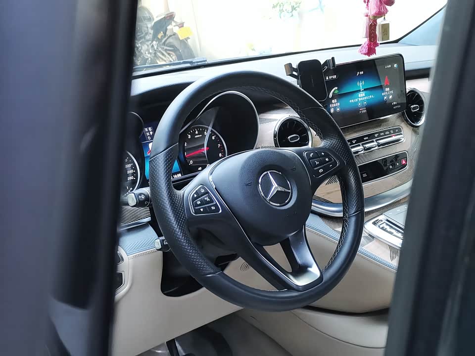 Mercedes-Benz V-class