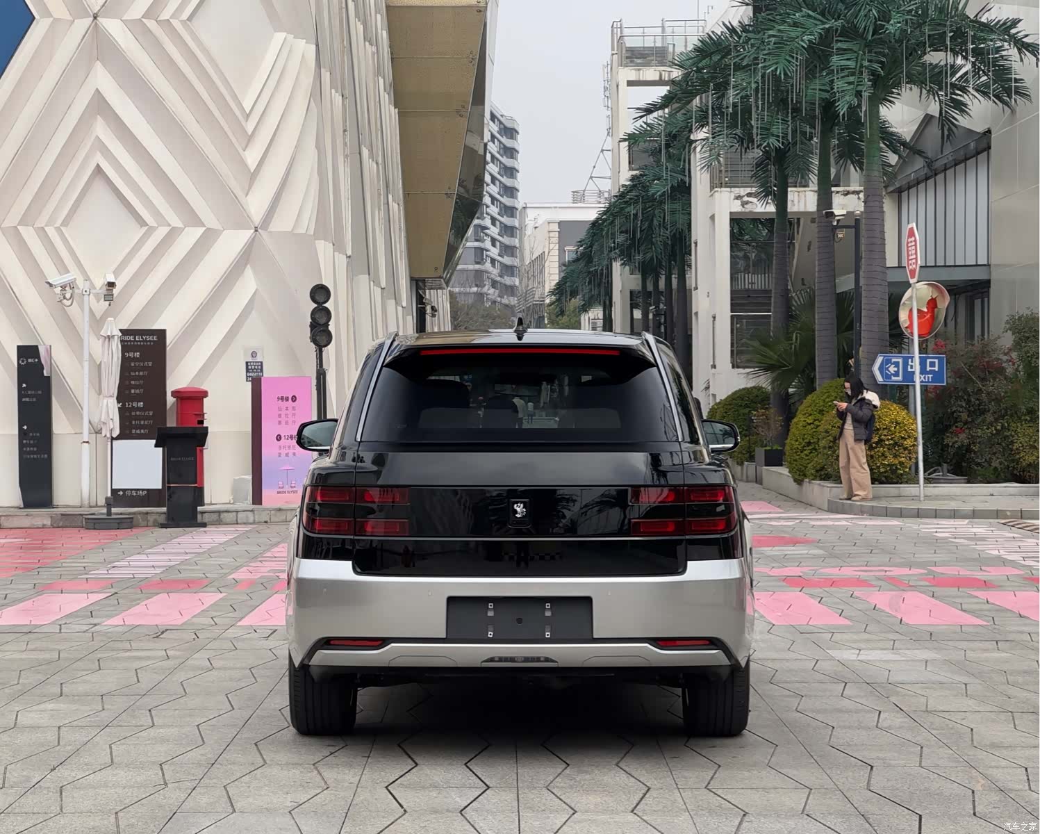 Toyota Century, 2024 4