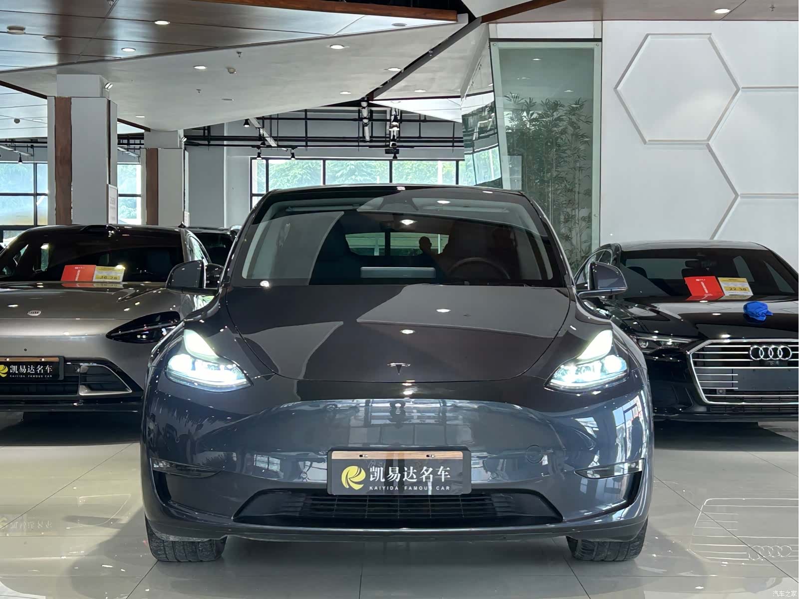 Tesla Model Y, 2022 3