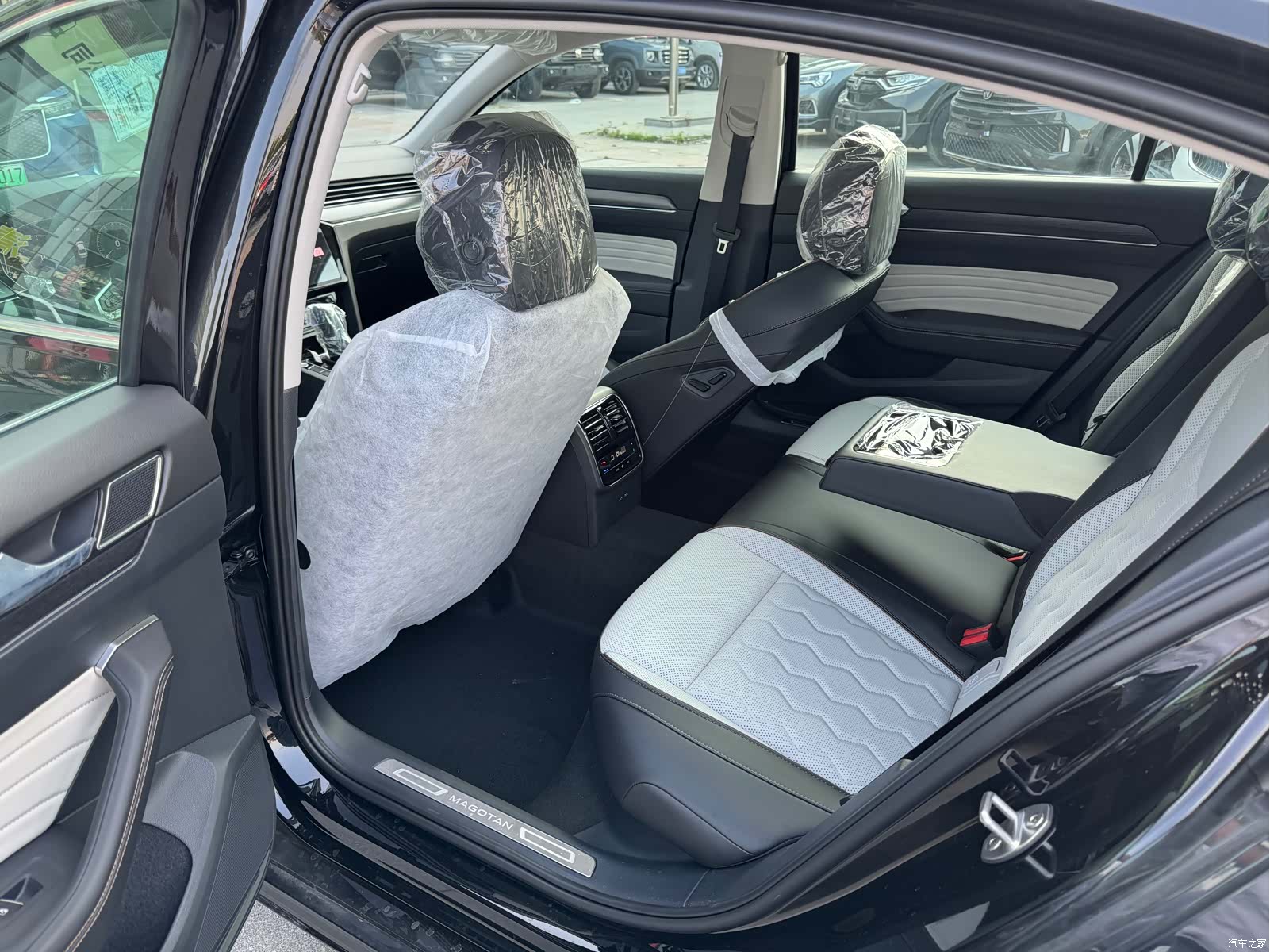Volkswagen Magotan, 2026 6