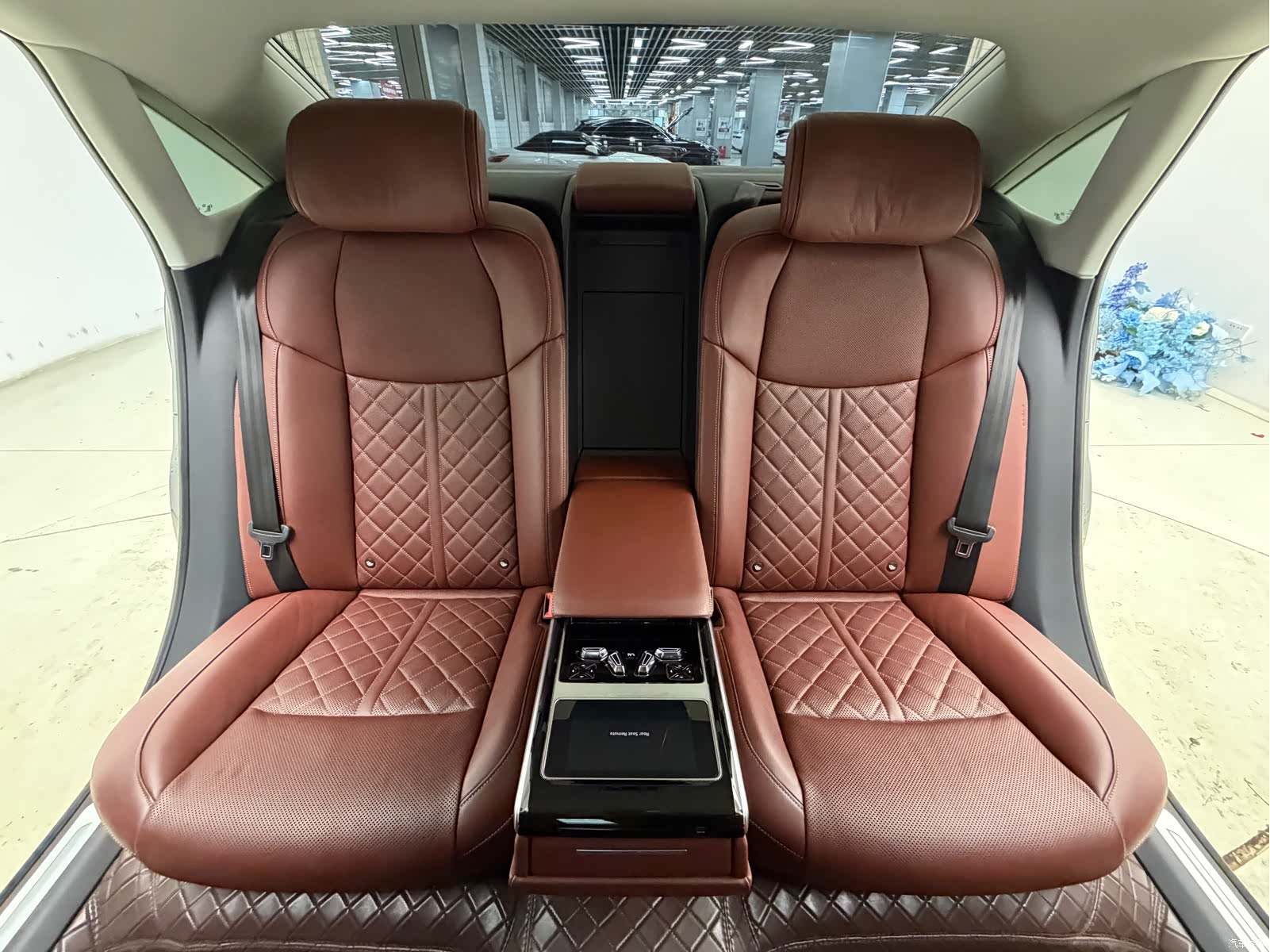 Audi A8L, 2023 15