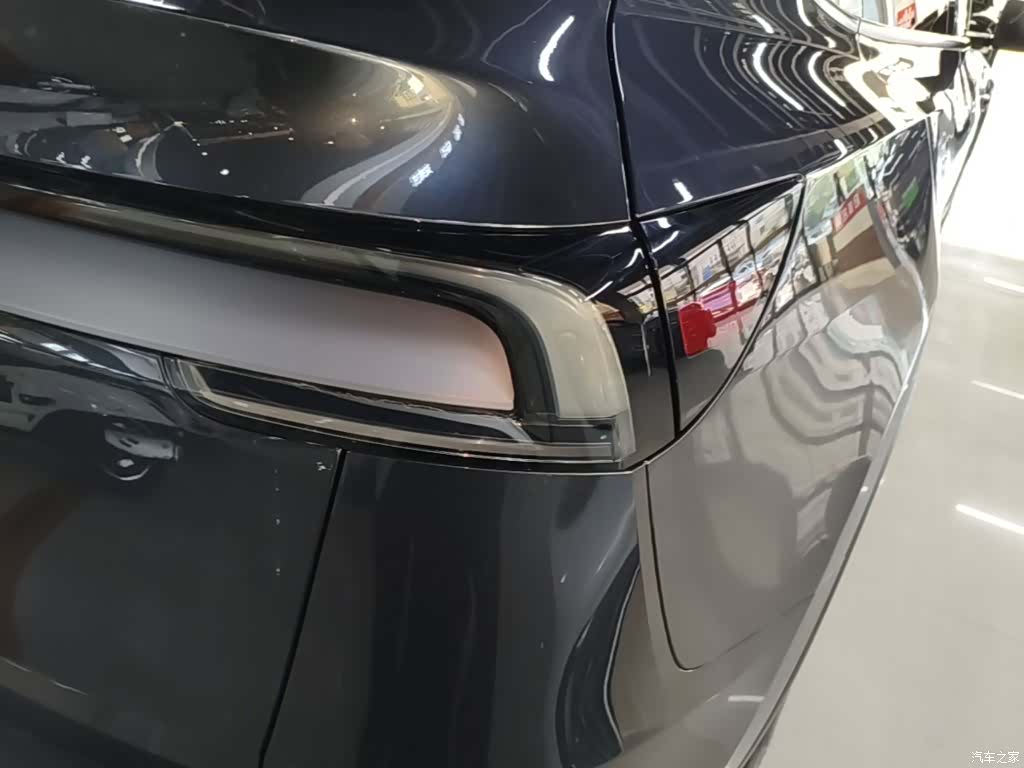Tesla Model Y, 2025 8