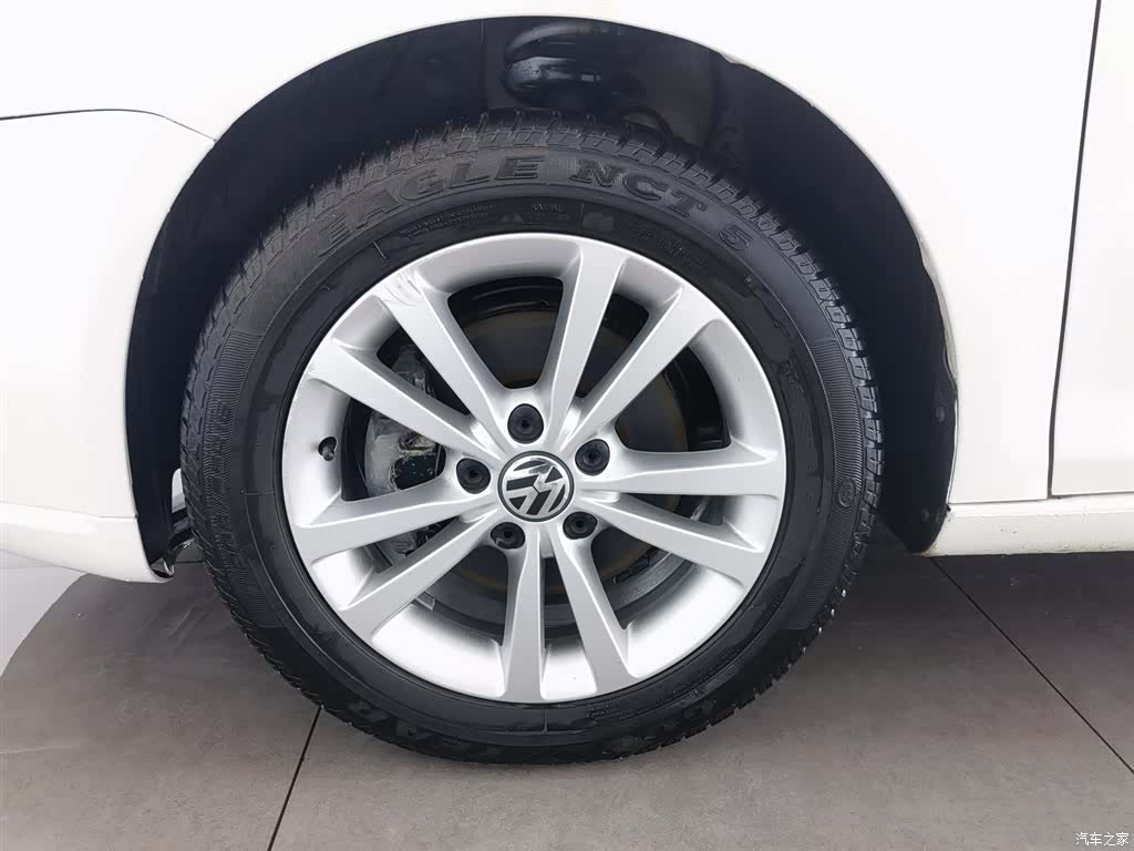 Volkswagen Sagitar, 2011 17