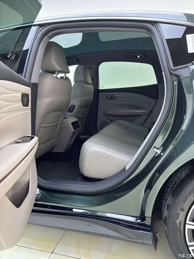 Geely 8, 2025 14