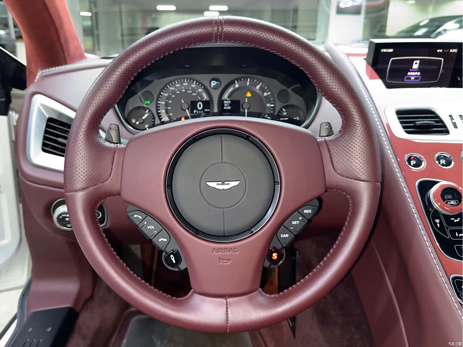 Aston Martin Vanquish, 2016 8