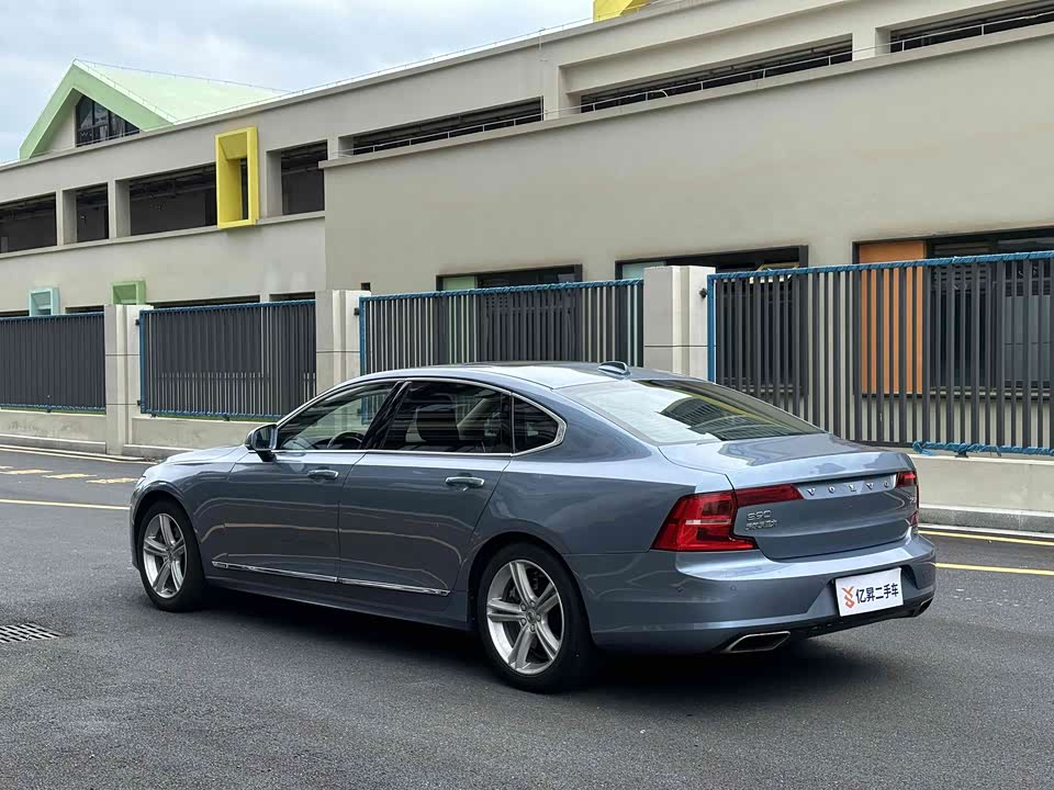 Volvo S90