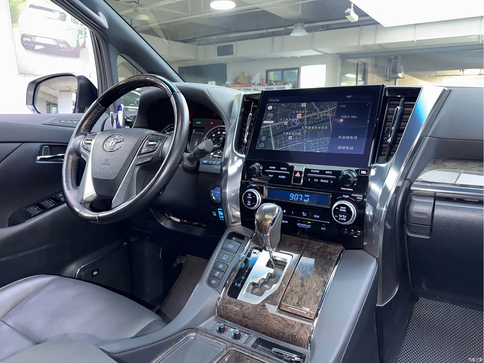 Toyota Alphard, 2022 21