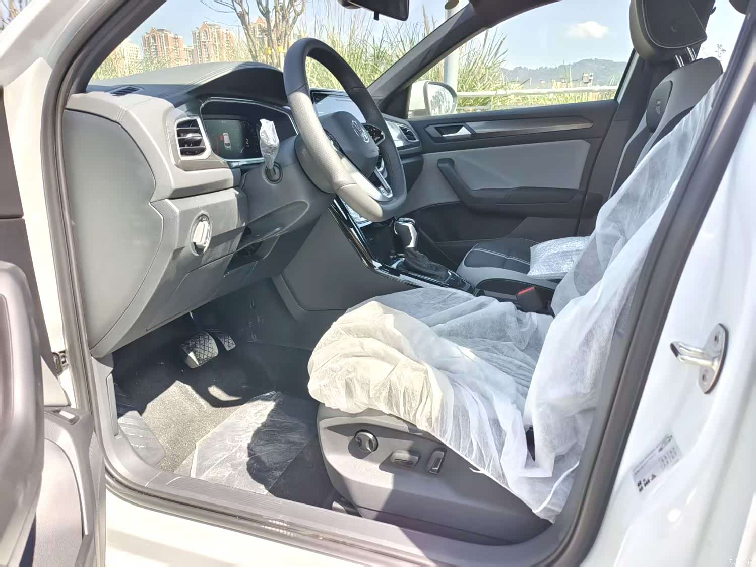Volkswagen T-ROC, 2026 все фото