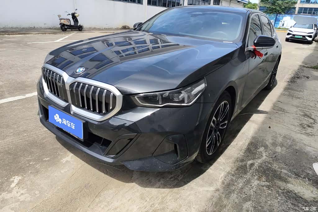BMW 5 Series, 2026 1