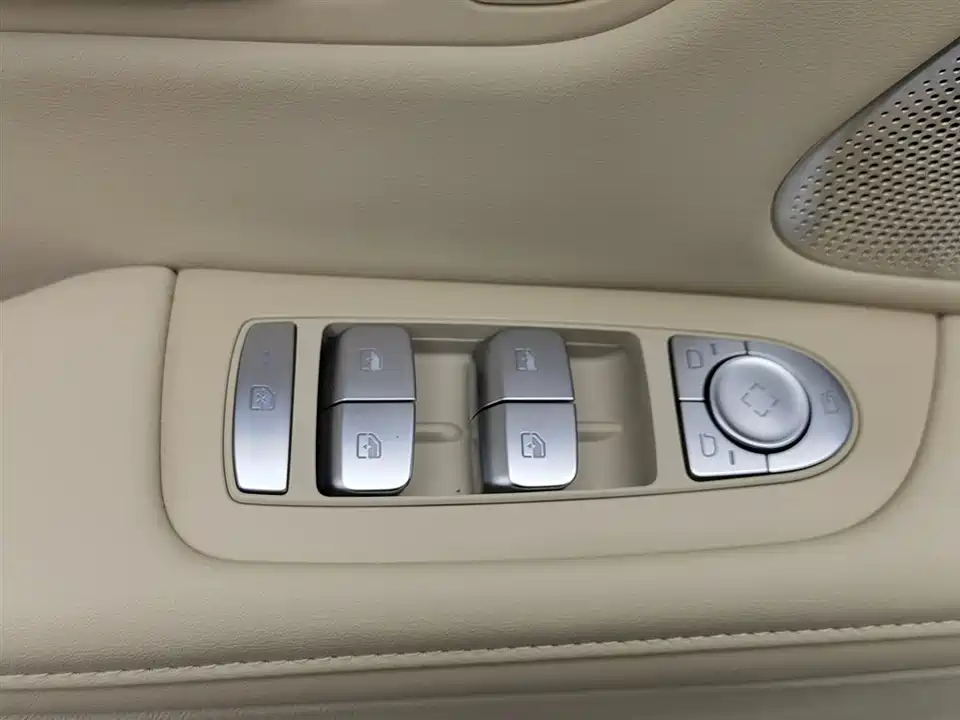 AITO Ask the world M7