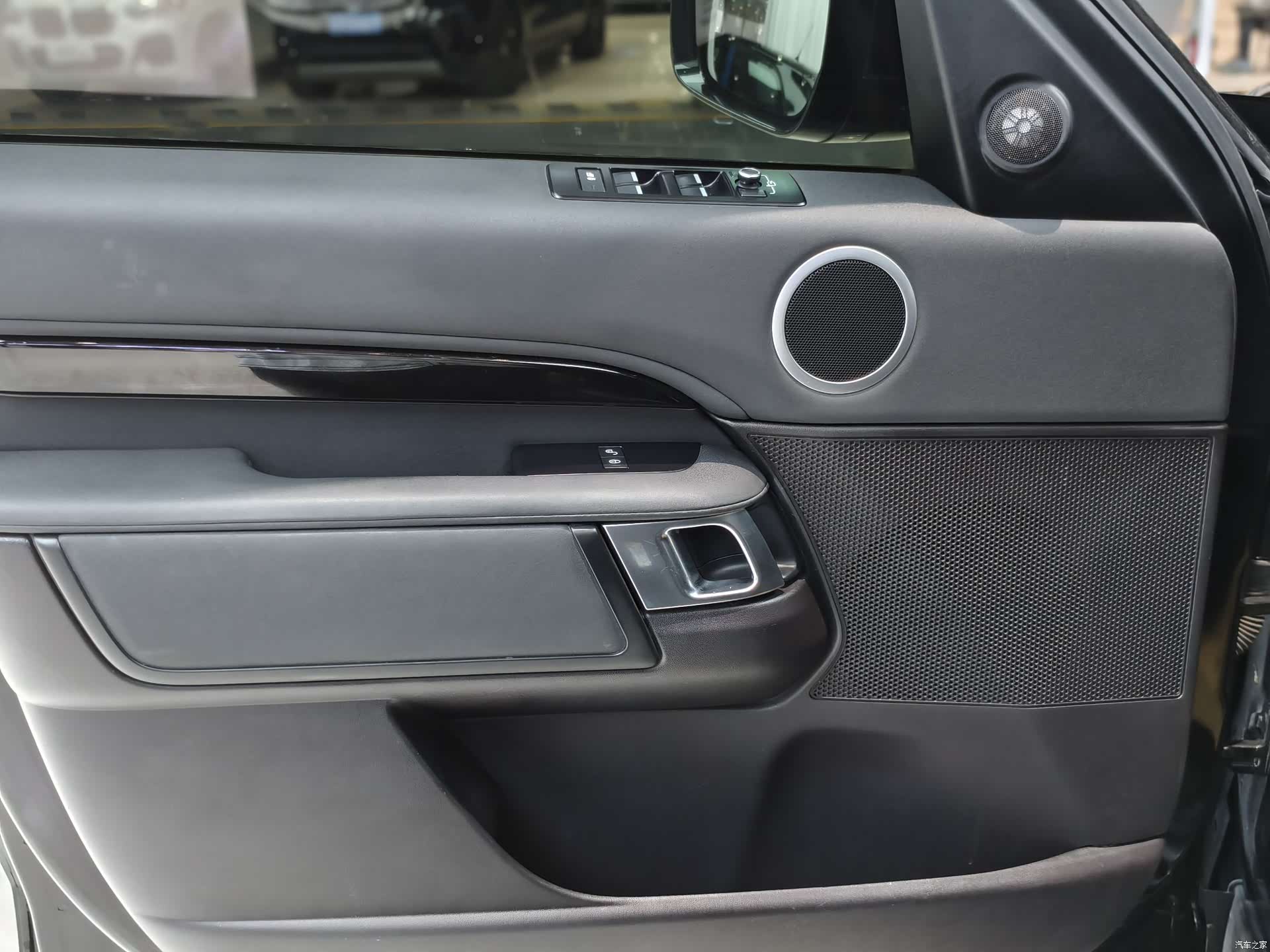 Land Rover Discovery, 2019 4
