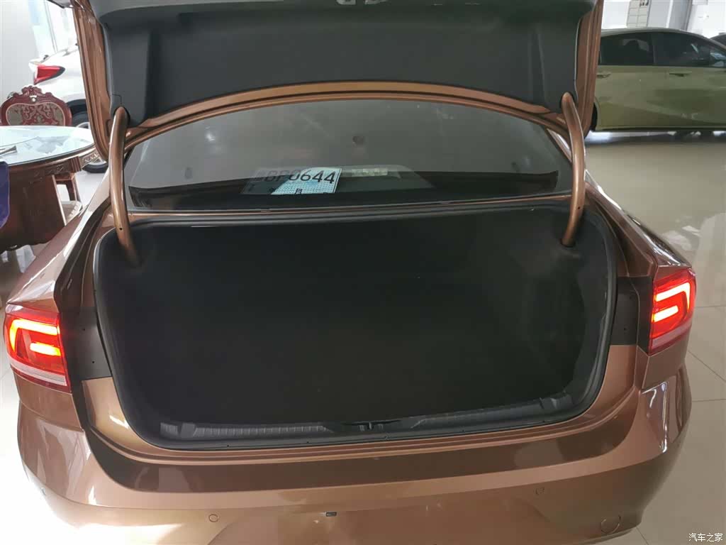 Volkswagen Lamando, 2015 15
