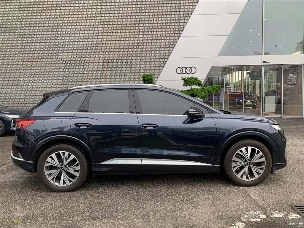Audi Q4 e-tron, 2024 все фото