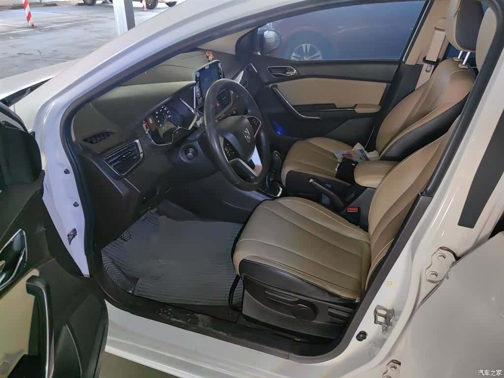 Wuling 310W, 2019 14