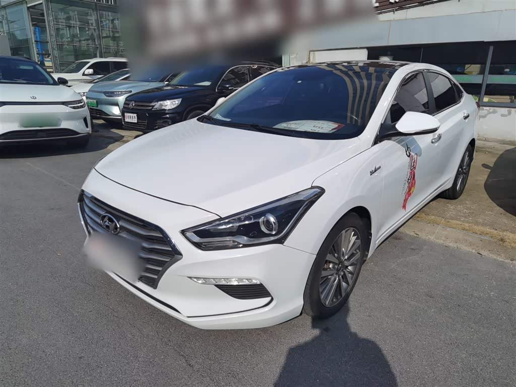 Hyundai Mistra 2017 1.6T AT GLS V