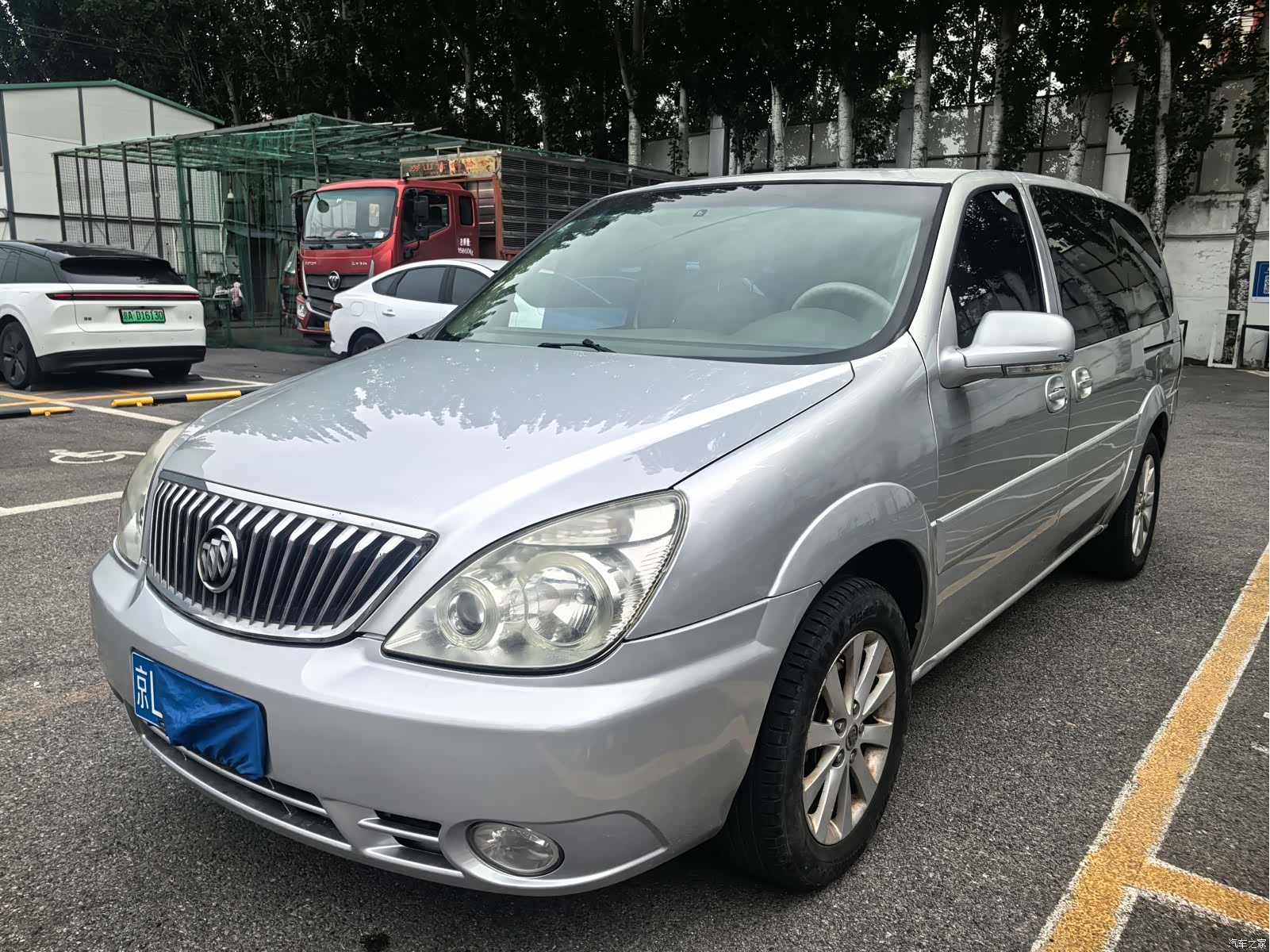 Buick GL8, 2012 3