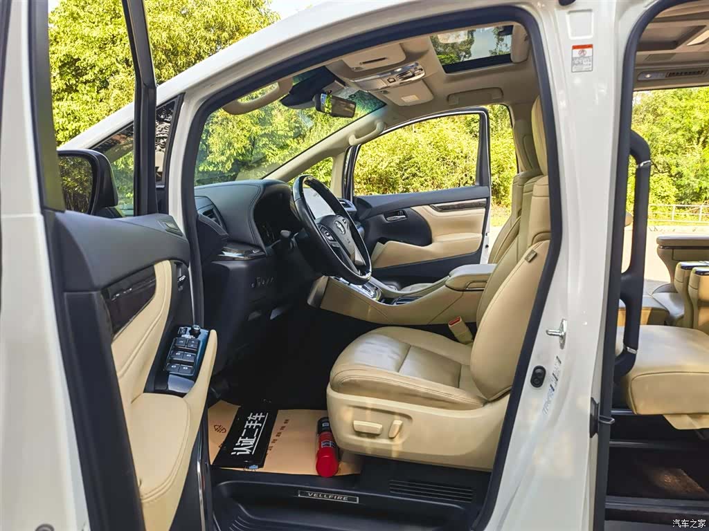 Toyota Vellfire, 2020 9