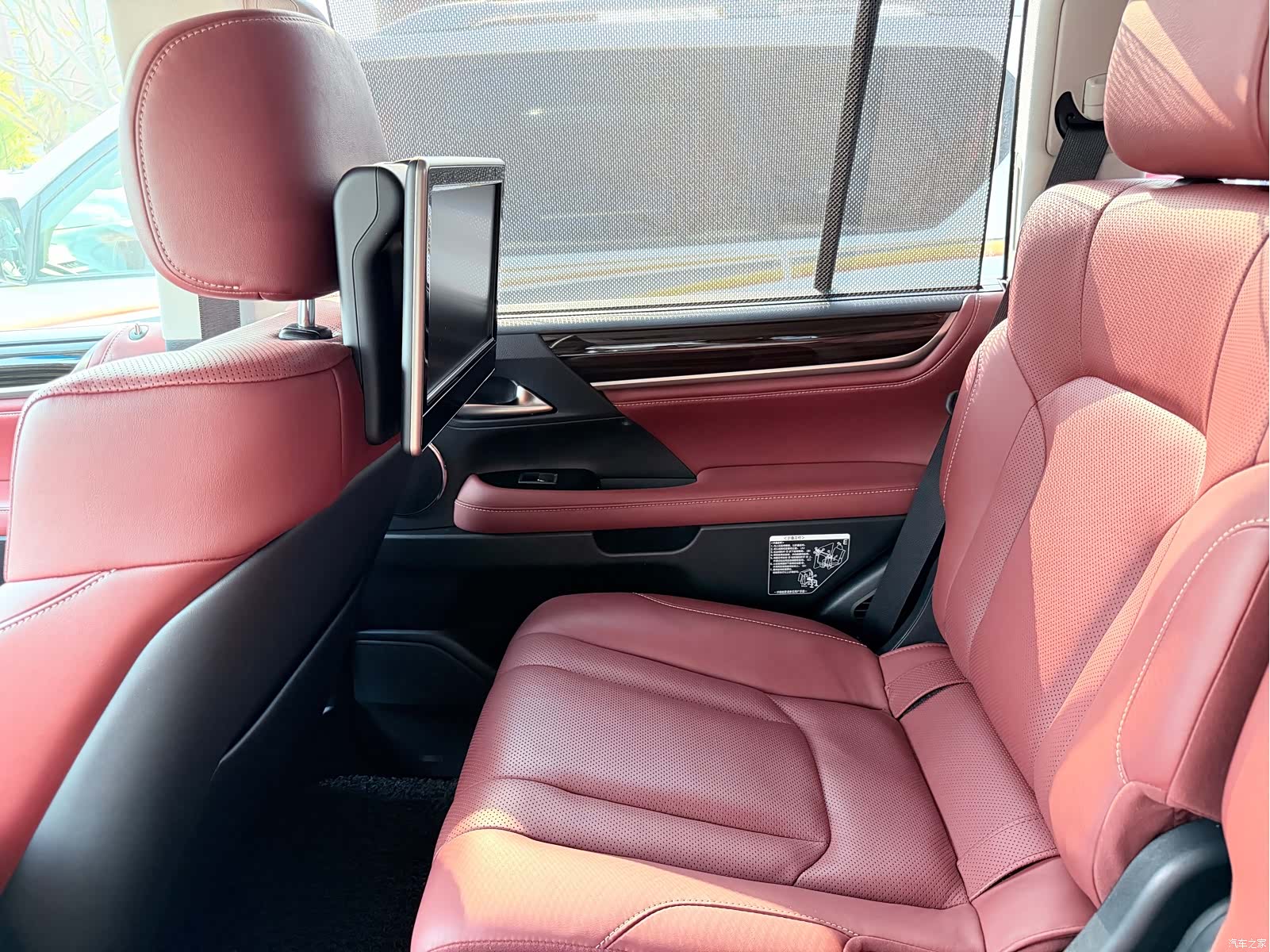 Lexus LX, 2019 18